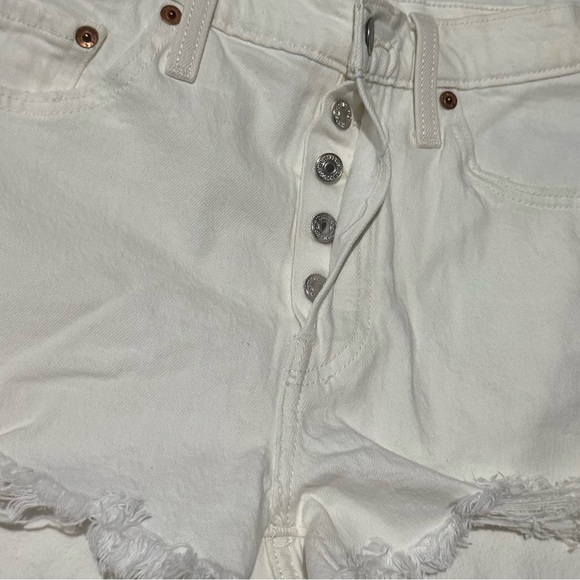 Levi's White Jean Shorts Distressed Raw-Edge - Picture 5 of 12